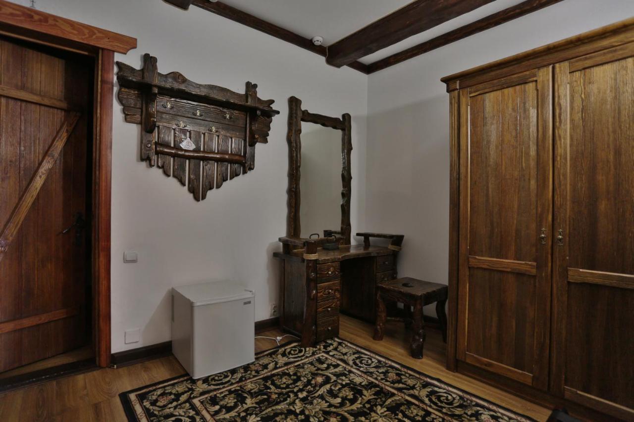 Hotel Fortetsya Hetmana Hatne Exterior foto